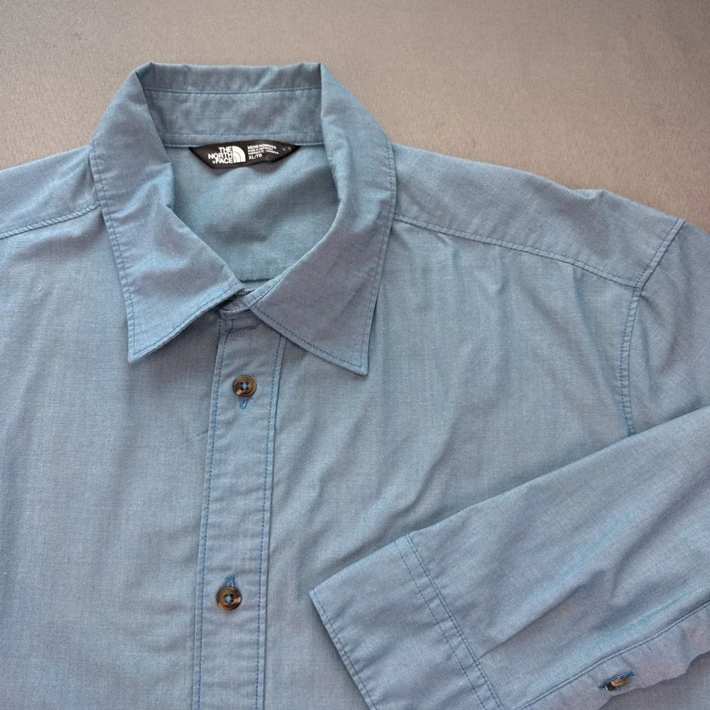 The North Face Men's Smokey Blue Long Sleeve Button Up Shirt‎ XL